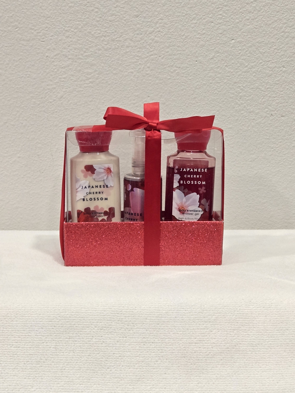 Bath & Body Works Japanese Cherry Blossom Gift Set - Red